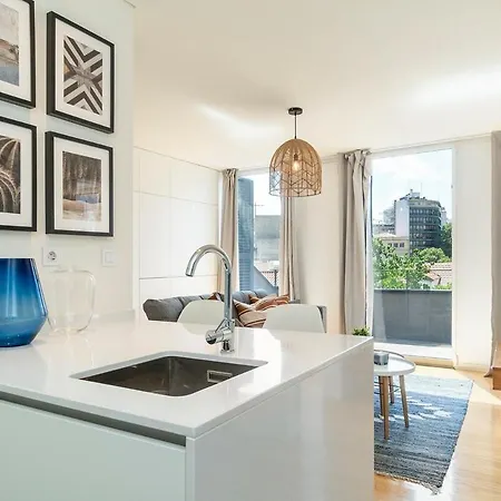 Apartment Modern 1 Bedroom With Balcony