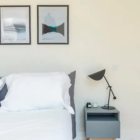 Apartment Modern 1 Bedroom With Balcony
