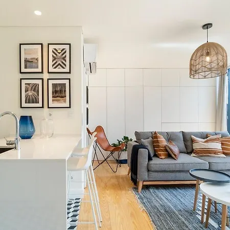 Modern 1 Bedroom With Balcony