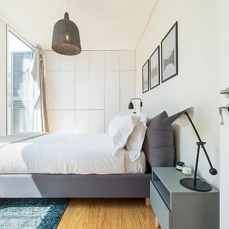 Apartment Modern 1 Bedroom With Balcony