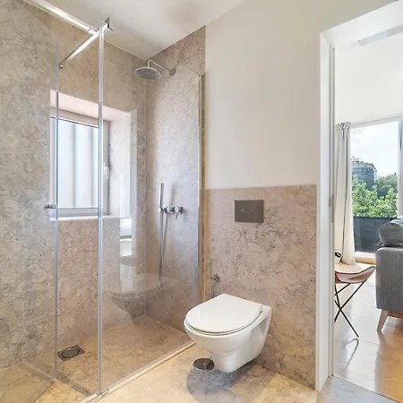 Modern 1 Bedroom With Balcony *