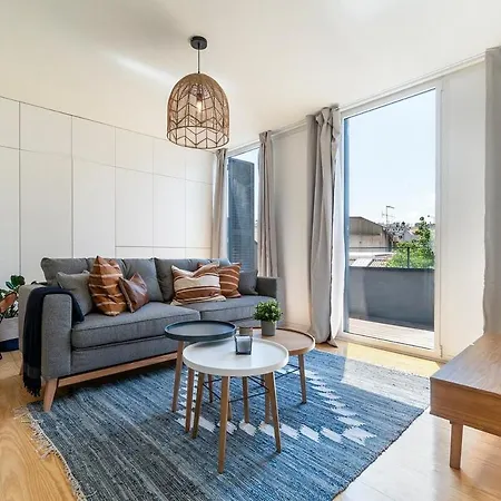 Modern 1 Bedroom With Balcony Apartment